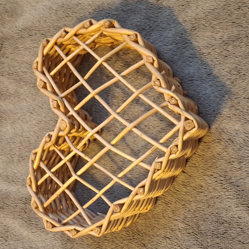 🤑 FINAL DROP! Heart Shaped Wicker Basket - Picture 3 of 4
